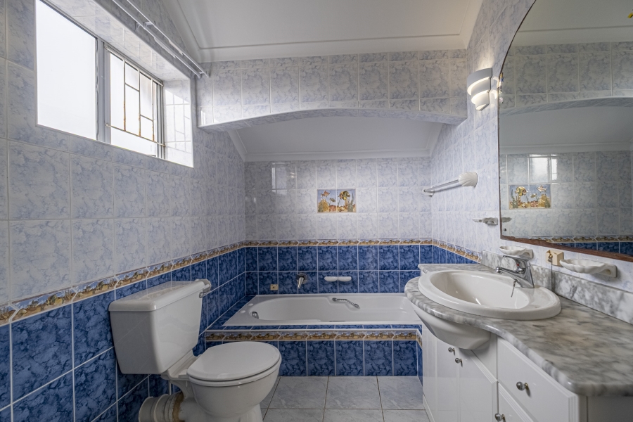 4 Bedroom Property for Sale in Summerstrand Eastern Cape